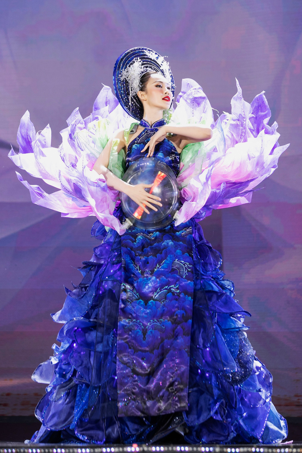 Kết thúc đêm thi Bán kết, các thí sinh sẽ tiếp tục tập luyện để chuẩn bị cho đêm Chung kết và cạnh tranh những suất quan trọng nhất trên hành trình chinh phục ngôi vị Hoa hậu Hoàn vũ Việt Nam - Miss Cosmo Vietnam 2023. (Ảnh: BTC)