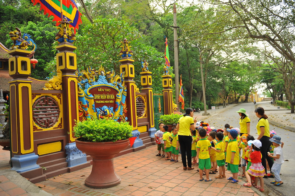 Đền thờ Trương Hán Siêu tại chân núi Non Nước thuộc công viên Dục Thúy Sơn nằm bên sông Đáy ở thành phố Ninh Bình. (Ảnh: Minh Đức/TTXVN)