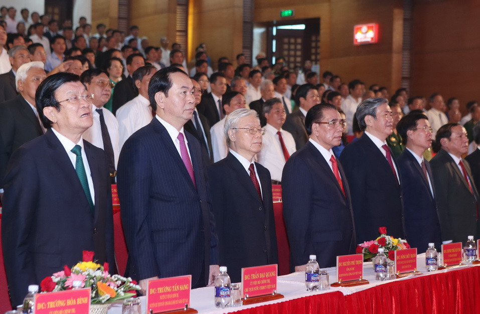  Tổng Bí thư Nguyễn Phú Trọng, Chủ tịch nước Trần Đại Quang cùng nhiều lãnh đạo, nguyên lãnh đạo Đảng, Nhà nước, lãnh đạo các cơ quan Trung ương, địa phương và nhân dân Quảng Trị tham dự buổi lễ. (Ảnh: Lâm Khánh/TTXVN)