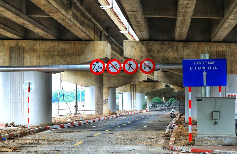 Các hạng mục biển báo đã được hoàn thành. (Ảnh: Tuấn Anh/TTXVN)