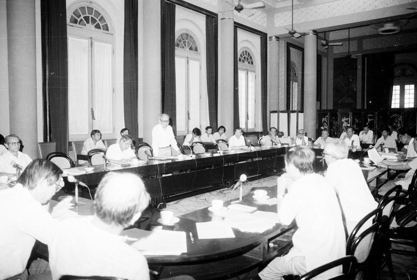 Ủy ban sửa đổi Hiến pháp họp dưới sự chủ trì của đồng chí Võ Chí Công, Chủ tịch Hội đồng Nhà nước, Chủ tịch Ủy ban sửa đổi Hiến pháp mới (1991). (Ảnh: Minh Điền/TTXVN)