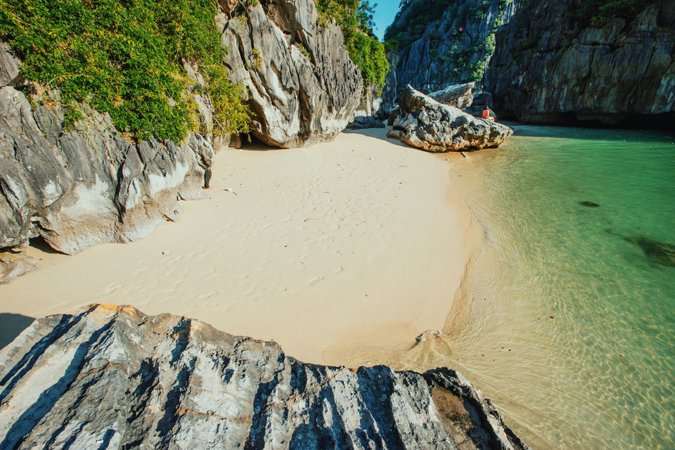 Lan Hạ nằm ở ngoài khơi thành phố biển Hải Phòng và cách trung tâm thành phố khoảng 30 km. (Ảnh: Xuân Mai/Vietnam+)