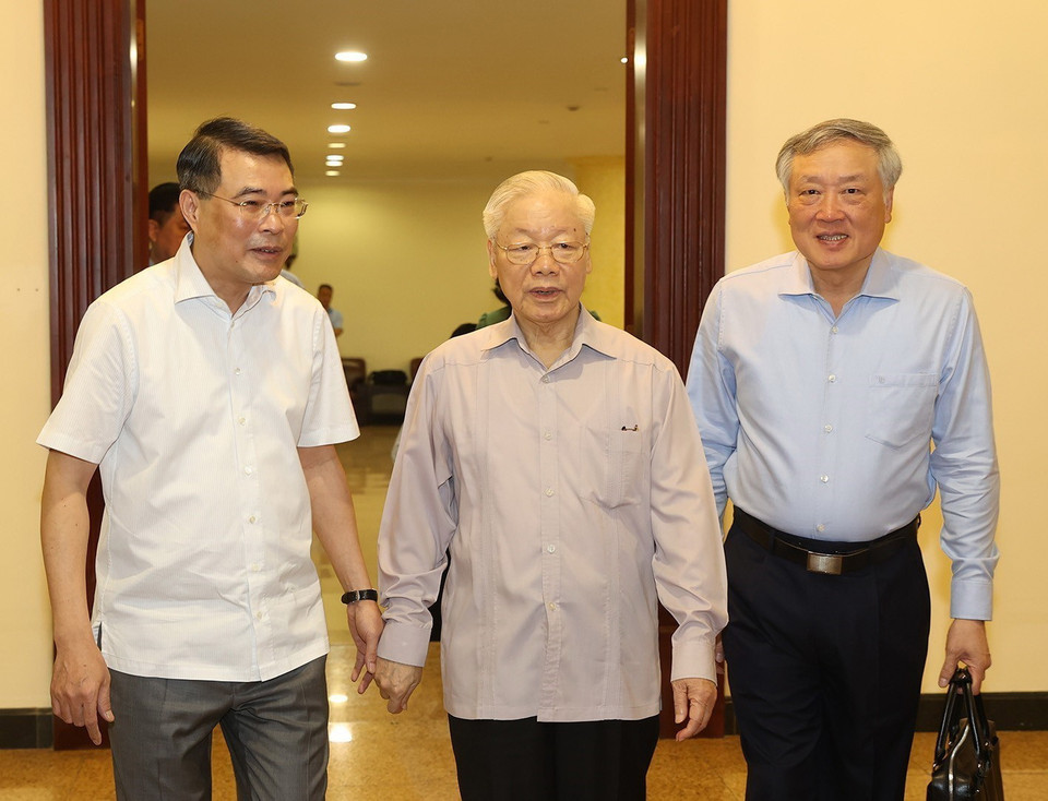 Tổng Bí thư Nguyễn Phú Trọng đến dự cuộc họp. (Ảnh: Trí Dũng/TTXVN)