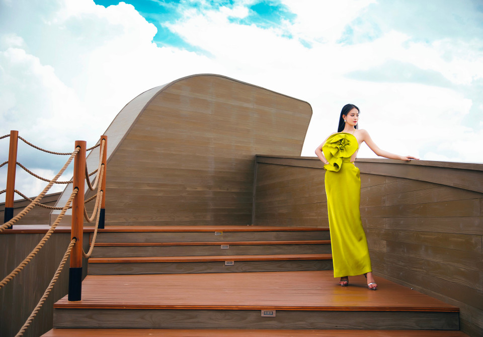 Á hậu Bùi Khánh Linh giành ngôi vị Á hậu 1 Miss Grand Vietnam 2023. Cô sinh năm 2003, quê Bắc Giang. (Ảnh: CTV/Vietnam+)