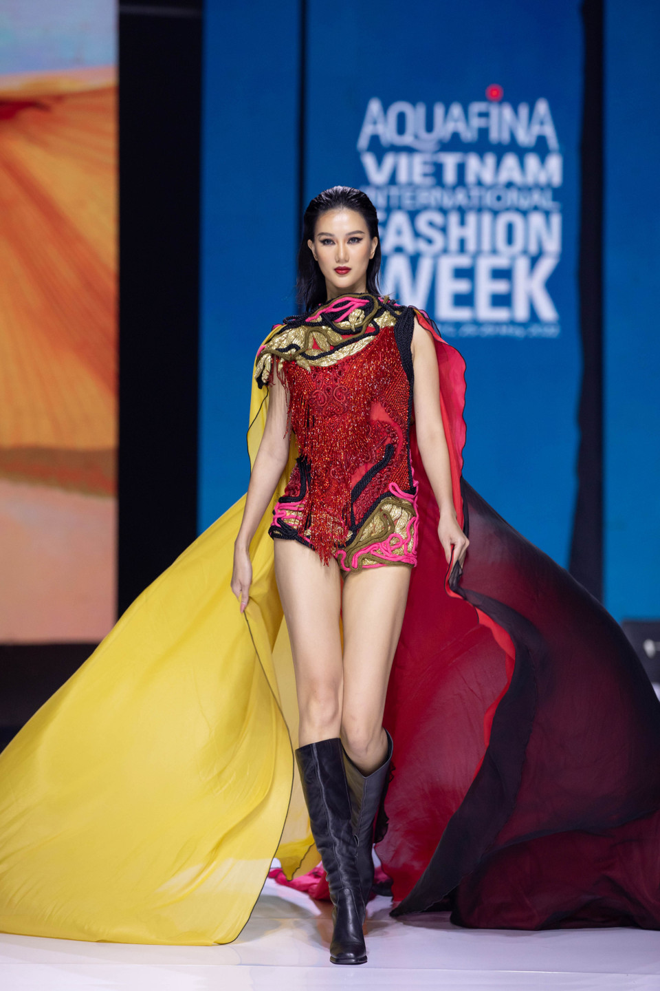 Cùng ngắm những thiết kế độc đáo trong bộ sưu tập ‘Rose Secret’ của nhà tạo mẫu Tuyết Lê. (Ảnh: CTV/Vietnam+)