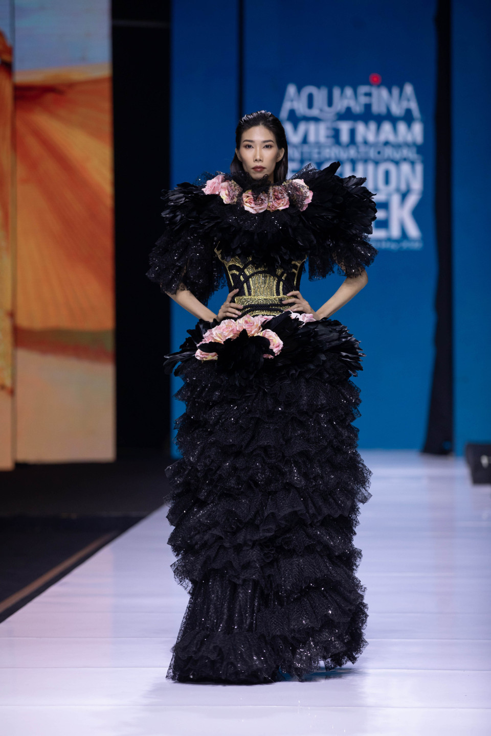 Cùng ngắm những thiết kế độc đáo trong bộ sưu tập ‘Rose Secret’ của nhà tạo mẫu Tuyết Lê. (Ảnh: CTV/Vietnam+)