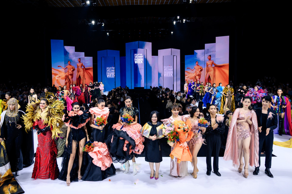 Tàn cảnh bộ sưu tập ‘Rose Secret’. (Ảnh: CTV/Vietnam+)