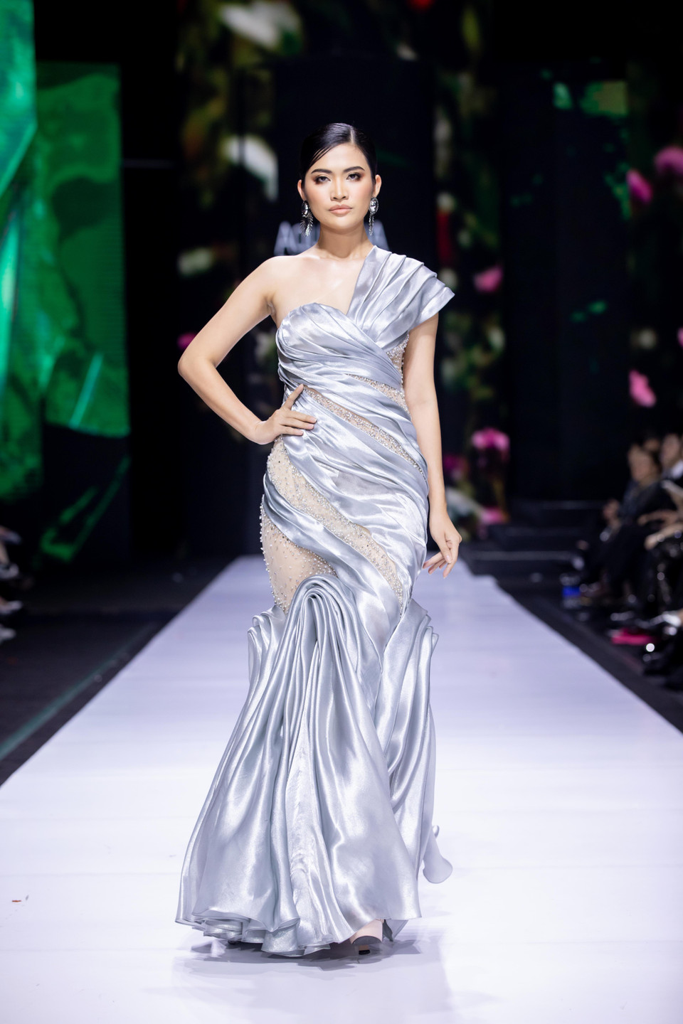 Cùng ngắm bộ sưu tập ‘Mother Land' của nhà thiết kế Linh San. (Ảnh: CTV/Vietnam+)