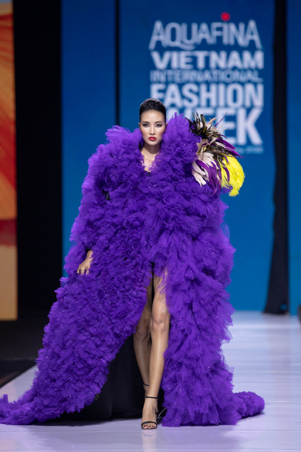 Cùng ngắm những thiết kế độc đáo trong bộ sưu tập ‘Rose Secret’ của nhà tạo mẫu Tuyết Lê. (Ảnh: CTV/Vietnam+)