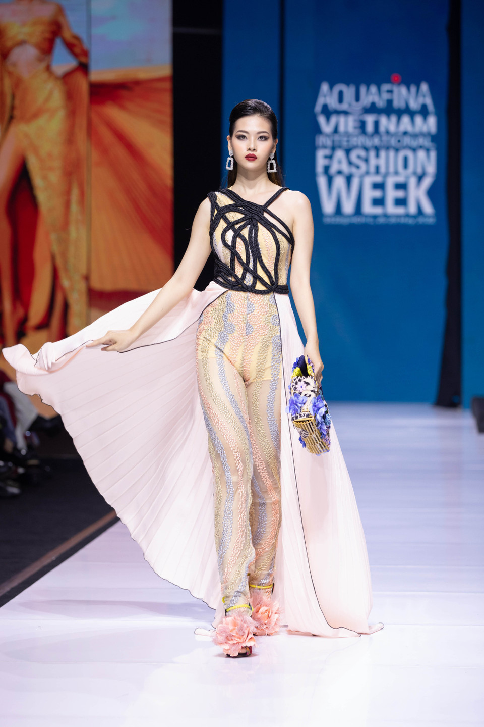 Cùng ngắm những thiết kế độc đáo trong bộ sưu tập ‘Rose Secret’ của nhà tạo mẫu Tuyết Lê. (Ảnh: CTV/Vietnam+)