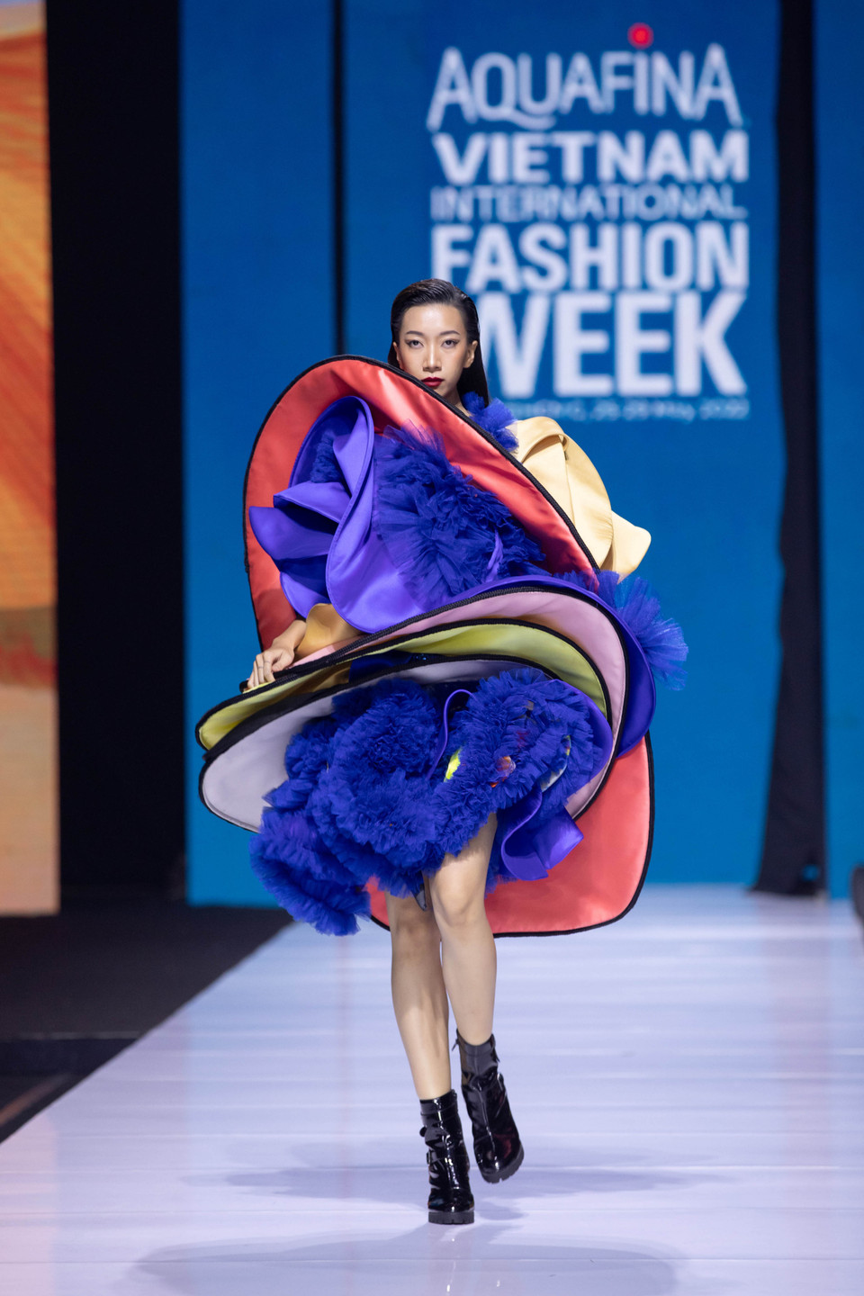 Cùng ngắm những thiết kế độc đáo trong bộ sưu tập ‘Rose Secret’ của nhà tạo mẫu Tuyết Lê. (Ảnh: CTV/Vietnam+)