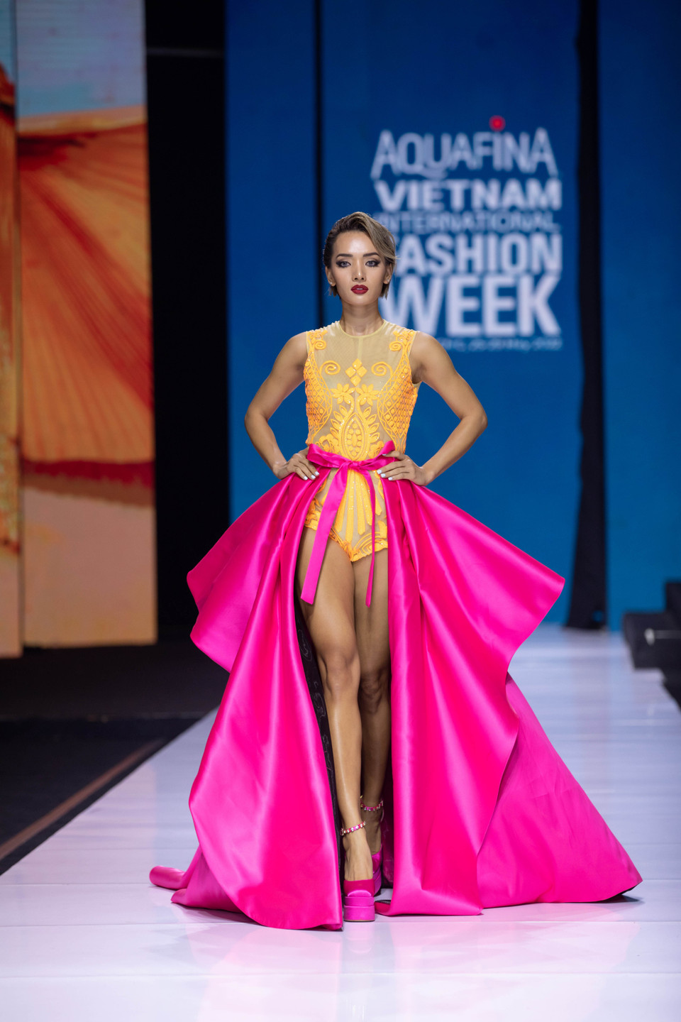 Cùng ngắm những thiết kế độc đáo trong bộ sưu tập ‘Rose Secret’ của nhà tạo mẫu Tuyết Lê. (Ảnh: CTV/Vietnam+)