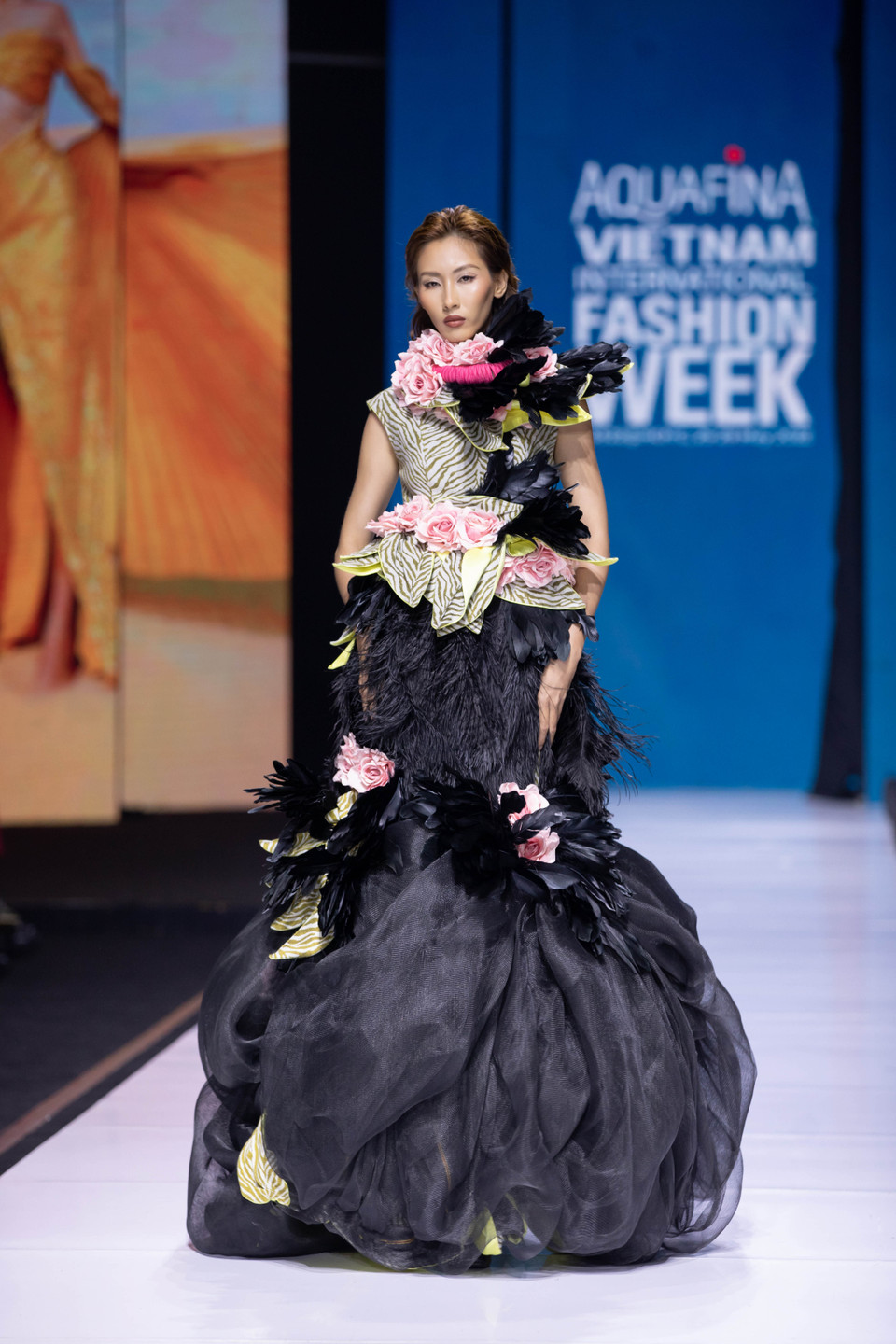 Cùng ngắm những thiết kế độc đáo trong bộ sưu tập ‘Rose Secret’ của nhà tạo mẫu Tuyết Lê. (Ảnh: CTV/Vietnam+)