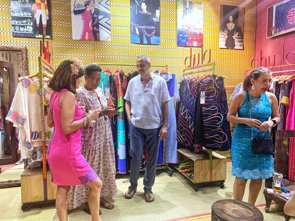 Khách quốc tế tham dự ngày hội. (Ảnh: M.Mai/Vietnam+)