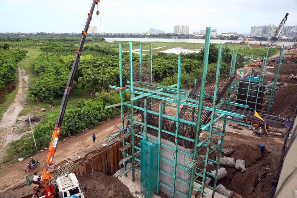 Trên công trường có 11 đơn vị nhà thầu chia làm 11 mũi thi công. (Ảnh: Huy Hùng/TTXVN)