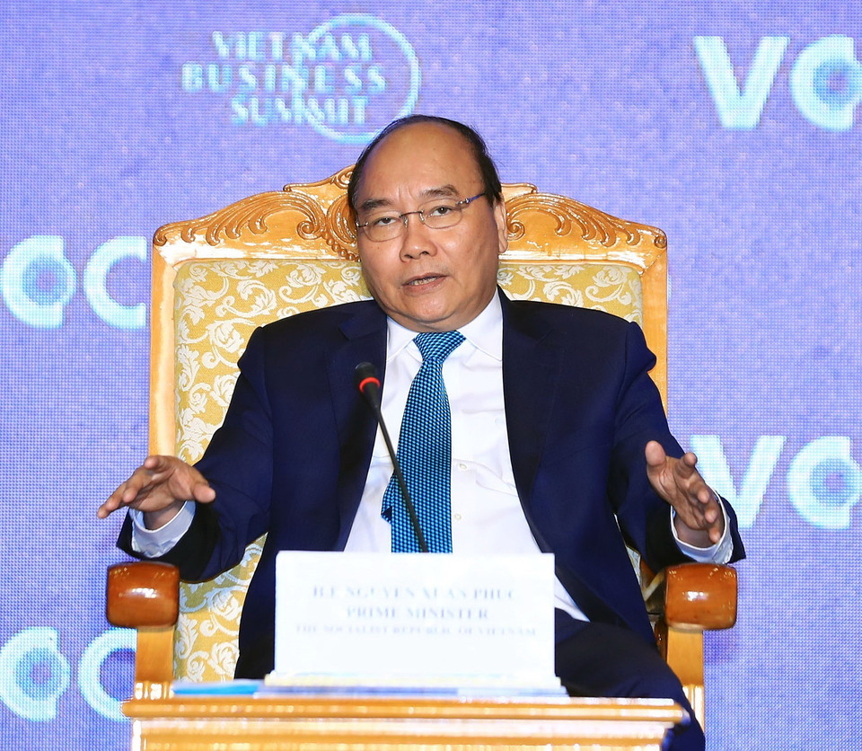 Thủ tướng Nguyễn Xuân Phúc đối thoại với các doanh nghiệp tham dự VBS 2018. (Ảnh: Thống Nhất/TTXVN)