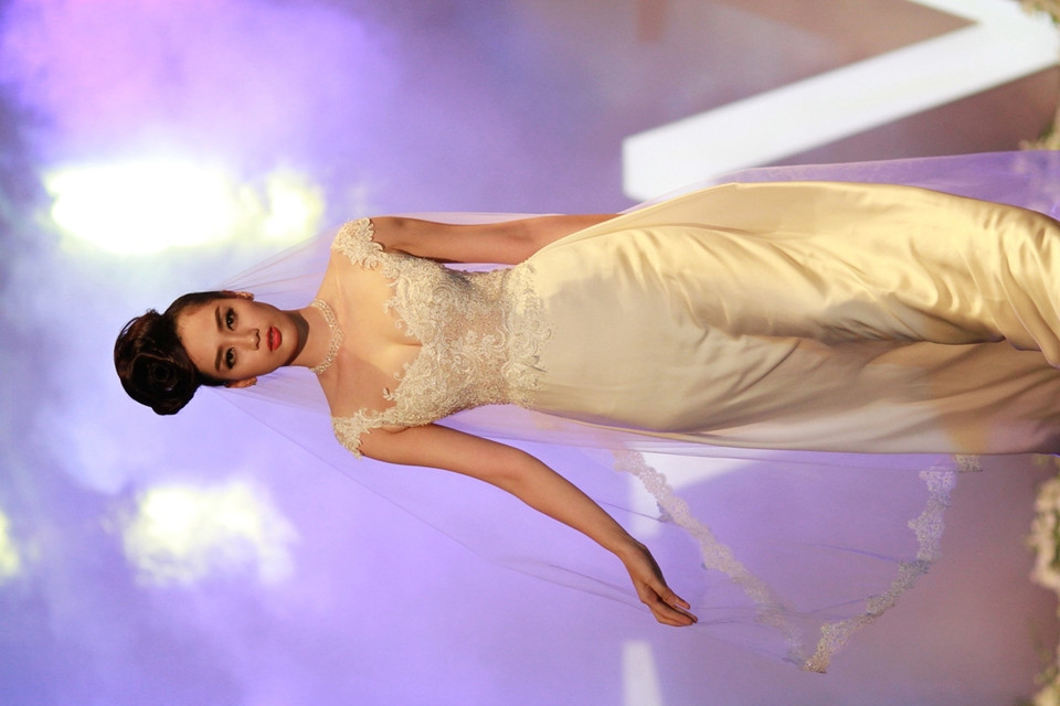 Bộ sưu tập "Đóa rum lấp lánh"... (Ảnh: Xuân Mai/Vietnam+)