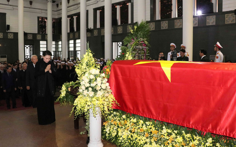 Đoàn đại biểu Quốc hội nước CHXHCN Việt Nam do Chủ tịch Quốc hội Nguyễn Thị Kim Ngân làm trưởng đoàn viếng đồng chí Nguyễn Phúc Thanh. (Ảnh: Văn Điệp/TTXVN)