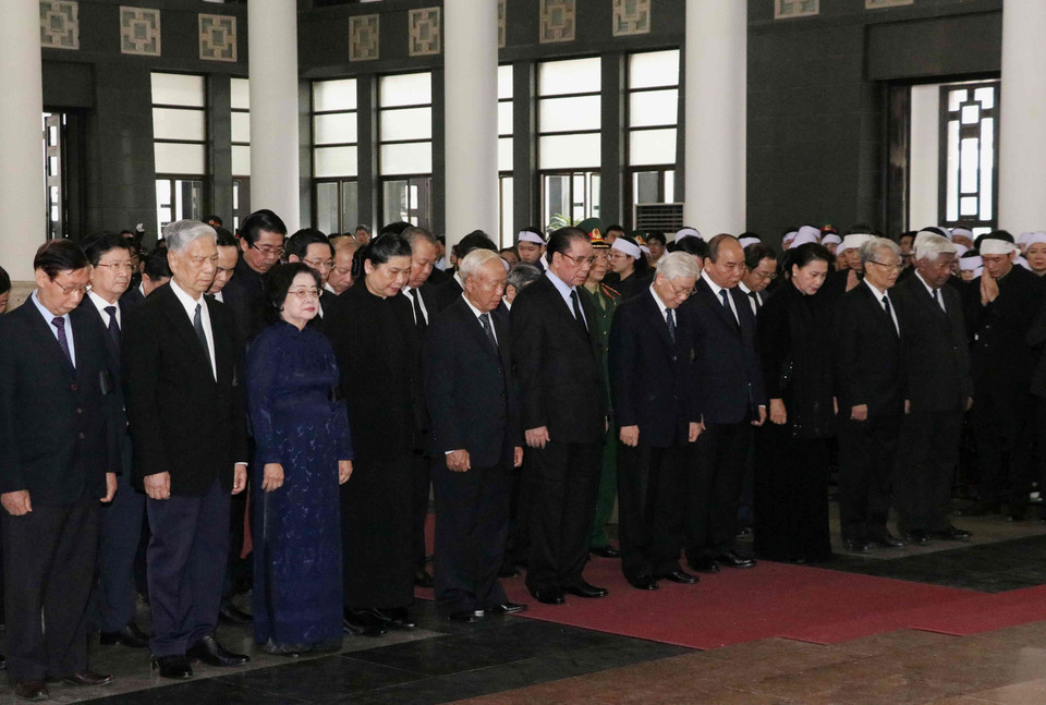 Đoàn đại biểu Ban Chấp hành Trung ương Đảng do Tổng Bí thư, Chủ tịch nước Nguyễn Phú Trọng làm trưởng đoàn viếng đồng chí Nguyễn Phúc Thanh. (Ảnh: Văn Điệp/TTXVN)