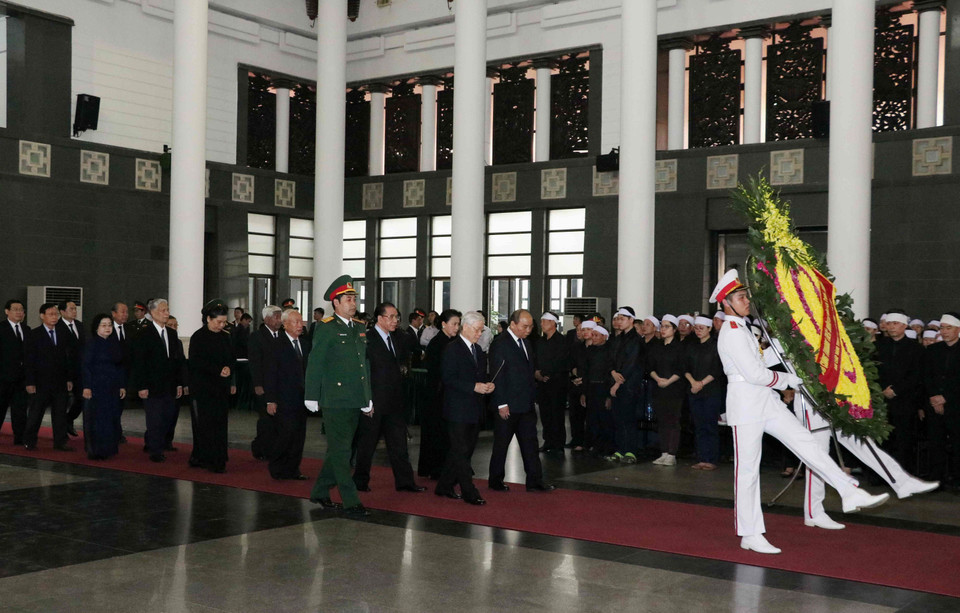 Sáng 20/2, Lễ tang đồng chí Nguyễn Phúc Thanh, nguyên Ủy viên Ban Chấp hành Trung ương Đảng, nguyên Phó Chủ tịch Quốc hội được tổ chức trọng thể theo nghi thức Lễ tang cấp Nhà nước. Đoàn đại biểu Ban Chấp hành Trung ương Đảng do Tổng Bí thư, Chủ tịch nước Nguyễn Phú Trọng làm trưởng đoàn viếng đồng chí Nguyễn Phúc Thanh. (Ảnh: Văn Điệp/TTXVN)