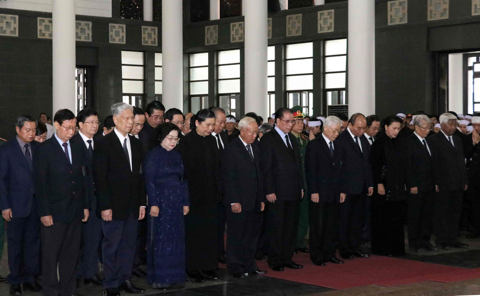 Đoàn đại biểu Ban Chấp hành Trung ương Đảng do Tổng Bí thư, Chủ tịch nước Nguyễn Phú Trọng làm trưởng đoàn viếng đồng chí Nguyễn Phúc Thanh. (Ảnh: Văn Điệp/TTXVN)