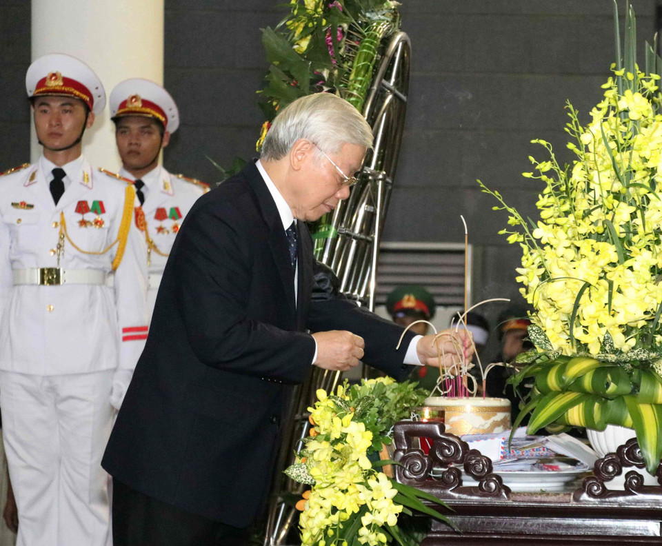 Đoàn đại biểu Ban Chấp hành Trung ương Đảng do Tổng Bí thư, Chủ tịch nước Nguyễn Phú Trọng làm trưởng đoàn viếng đồng chí Nguyễn Phúc Thanh. (Ảnh: Văn Điệp/TTXVN)