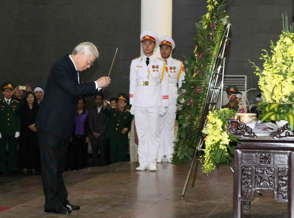 Đoàn đại biểu Ban Chấp hành Trung ương Đảng do Tổng Bí thư, Chủ tịch nước Nguyễn Phú Trọng làm trưởng đoàn viếng đồng chí Nguyễn Phúc Thanh. (Ảnh: Văn Điệp/TTXVN)