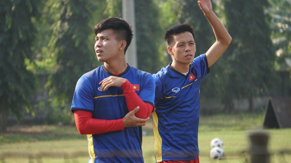 Sau chiến thắng trước Pakistan, Văn Quyết và đồng đội khá thoải mái ở buổi tập trước trận gặp Nepal.(Ảnh: Trần Chiến/Vietnam+)