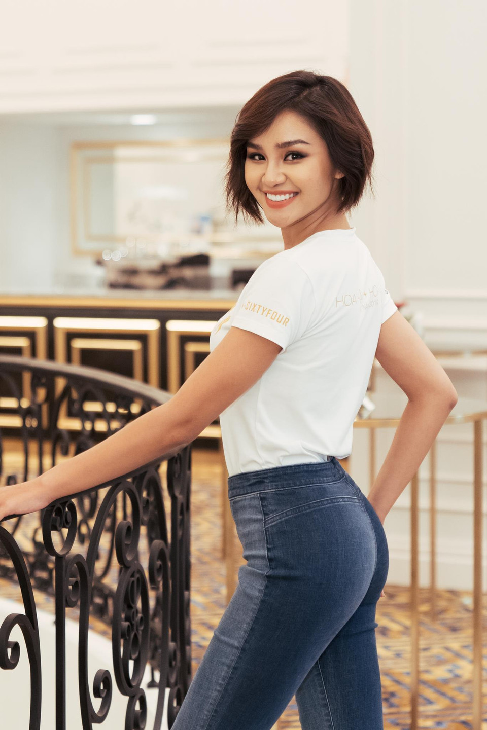 Cũng trở lại từ Hoa hậu Hoàn vũ Việt Nam 2017, Thu Trang (SBD 145) đang là Đại sứ dự án Quyền của em - dự án đảm bảo quyền trẻ em và tham gia tích cực vào các hoạt động bảo vệ sức khỏe người nhiễm HIV/AIDS. (Ảnh: Sang Đào/Vietnam+)