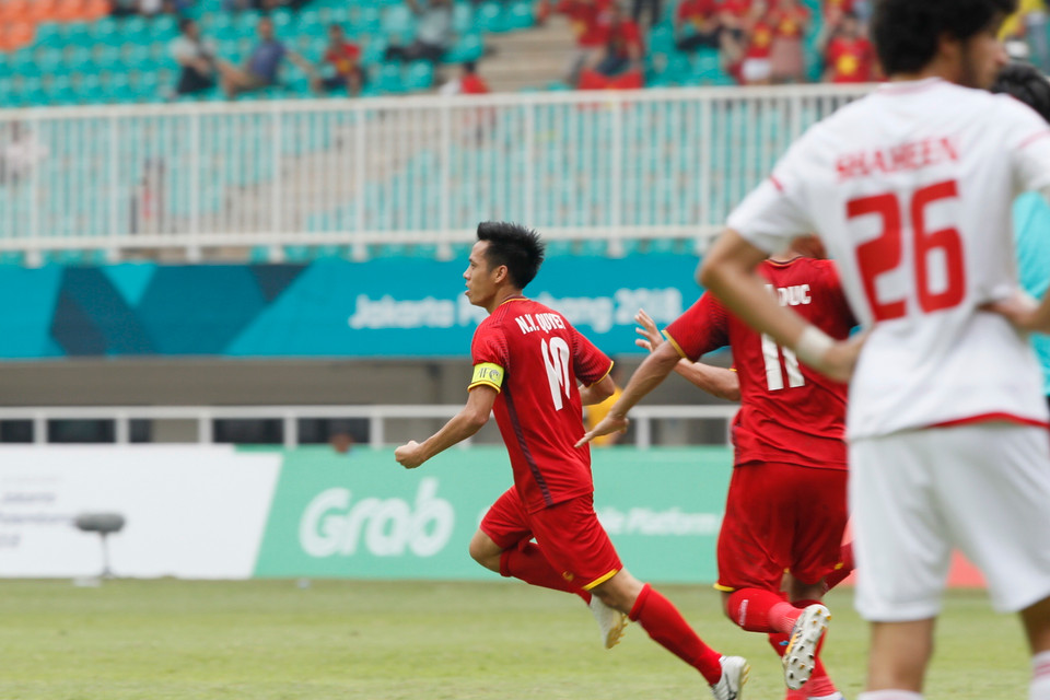 Văn Quyết ghi bàn san bằng tỷ số 1-1. (Ảnh: Hoàng Linh/TTXVN)