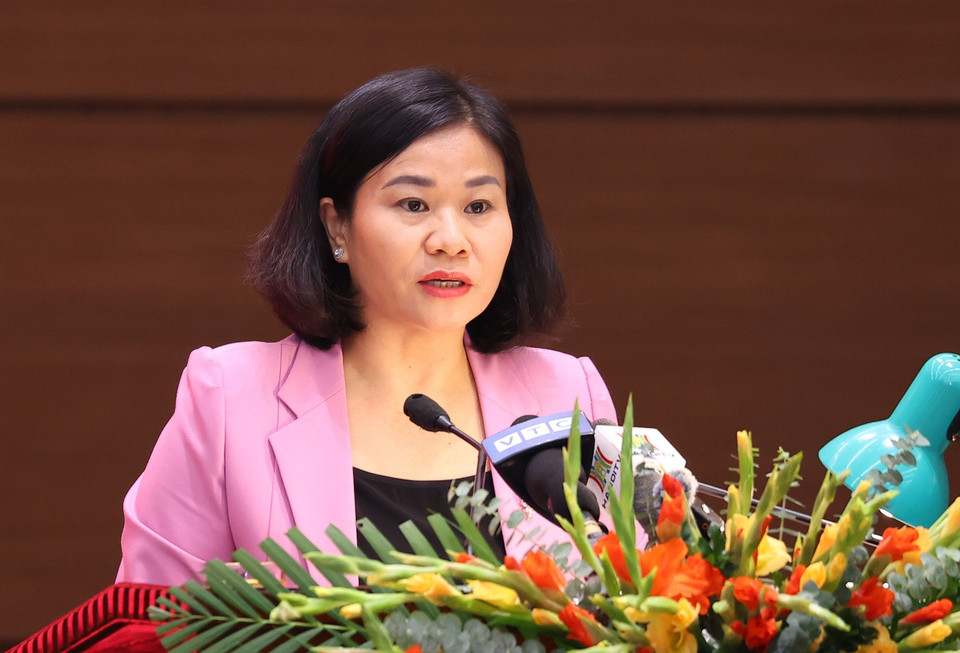 Bà Nguyễn Thị Tuyến, Ủy viên Trung ương Đảng, Phó Bí thư Thường trực Thành ủy Hà Nội trình bày báo cáo. (Ảnh: Văn Điệp/TTXVN)