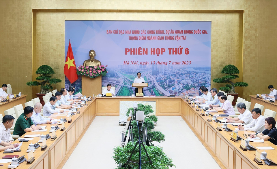 Thủ tướng Phạm Minh Chính, Trưởng Ban Chỉ đạo Nhà nước các công trình, dự án quan trọng quốc gia, trọng điểm ngành giao thông vận tải chủ trì Phiên họp thứ 6 của Ban Chỉ đạo.(Ảnh: Dương Giang/TTXVN)