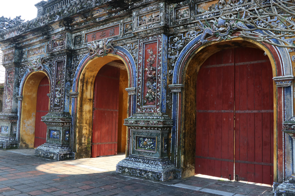 Biểu tượng hổ phù trên vòm cổng cửa Hiển Nhơn ở Đại Nội Huế. (Ảnh: Đỗ Trưởng/TTXVN)