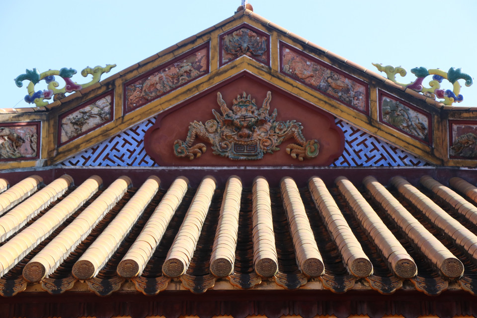 Biểu tượng hổ phù trên mái điện ở Lăng vua Đồng Khánh. (Ảnh: Đỗ Trưởng/TTXVN)