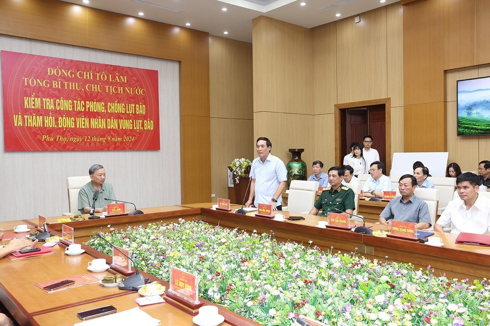 Ông Bùi Minh Châu, Ủy viên Ban Chấp hành Trung ương Đảng, Bí thư Tỉnh ủy, Chủ tịch Hội đồng Nhân dân, Trưởng đoàn đại biểu Quốc hội tỉnh Phú Thọ phát biểu. (Ảnh: Trí Dũng/TTXVN)