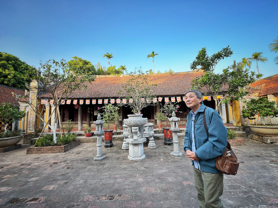 Ông Trần Chính Nghĩa cho biết qua nhiều lần xây dựng và trùng tu, chùa Lương ngày càng rộng lớn, có quy mô 100 gian, mang phong cách kiến trúc đậm nét nhất của thời nhà Nguyễn thế kỷ XVII và XVIII. (Ảnh: Mai Mai/Vietnam+)