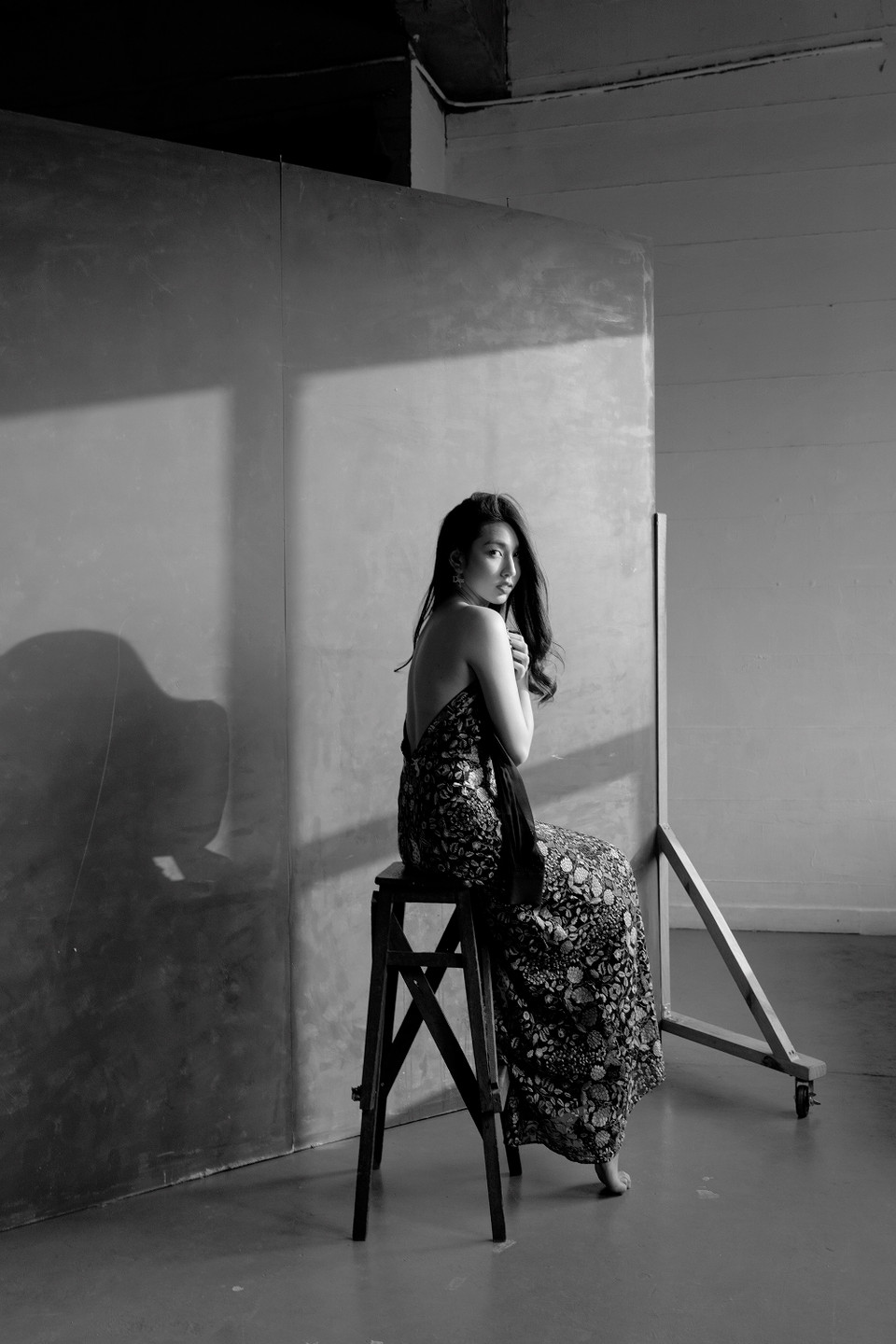 Qua ống kính của nhiếp ảnh gia Bobby Nguyễn, Thùy Tiên khác lạ trong hình tượng trưởng thành hơn. (Ảnh: Bobby Nguyễn/Vietnam+)