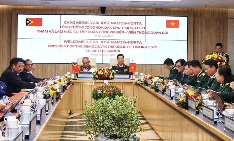 Tổng thống Timor-Leste Jose Ramos-Horta làm việc với lãnh đạo Tập đoàn Viettel. (Ảnh: Tuấn Anh/TTXVN)