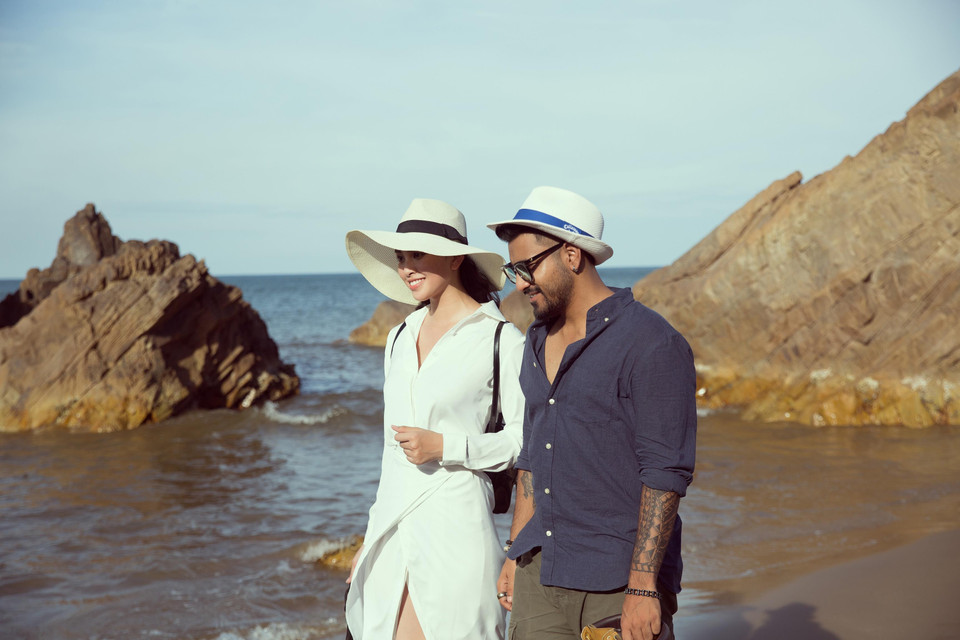 Hoa hậu Tiểu Vy vốn khá kín tiếng chuyện đời tư, nhưng mới đây cô khiến người hâm mộ tò mò khi xuất hiện những hình ảnh lãng mạn của cô với chàng trai người nước ngoài. (Ảnh: Viết Quý/Vietnam+)