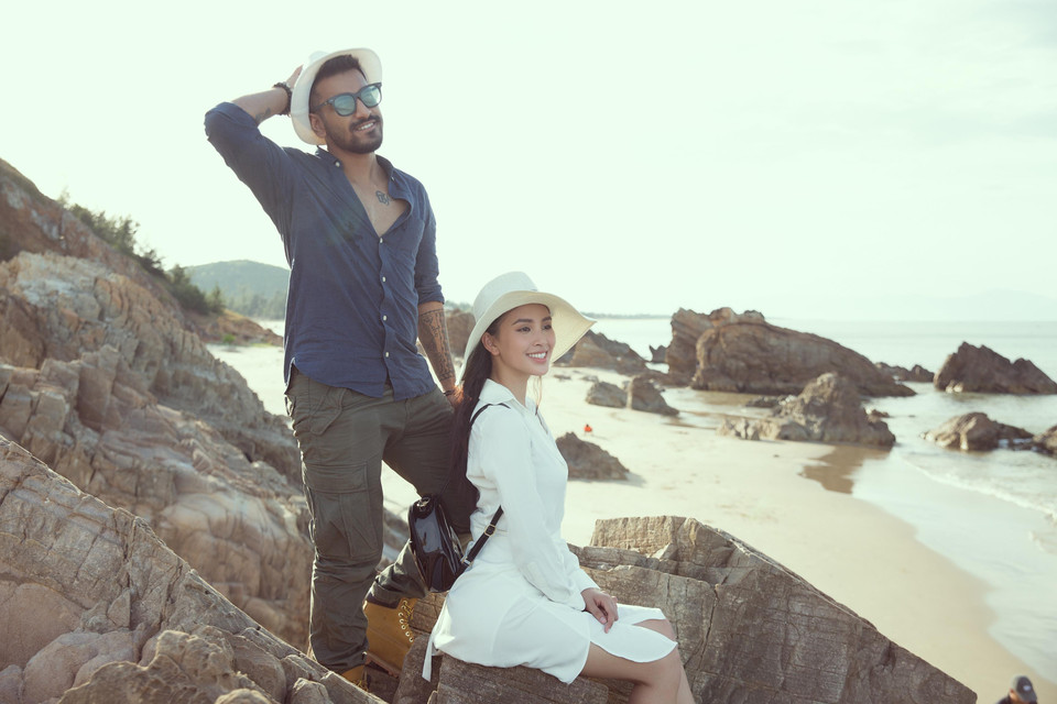 Đó cũng là lý do cô được lãnh đạo tỉnh Quảng Bình tin tưởng giao trọng trách Đại sứ hình ảnh cho chuỗi hoạt động nhằm kêu gọi gìn giữ nét đẹp văn hóa, bảo vệ các kỳ quan thiên nhiên của đất nước. (Ảnh: Viết Quý/Vietnam+)