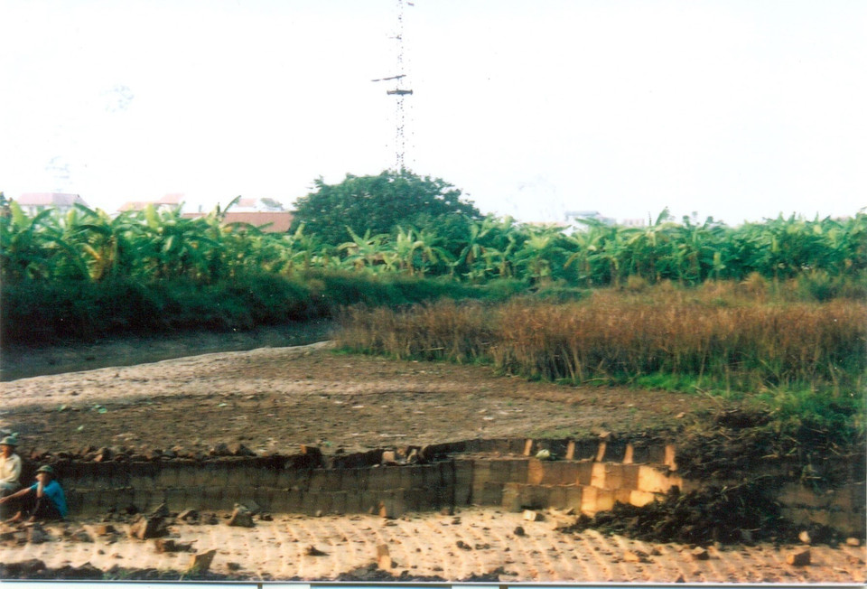 Bãi đất nông nghiệp nguyên vẹn được chụp thời điểm 2004, trước khi người dân thuê thầu vào năm 2005. (Ảnh: TTXVN phát)