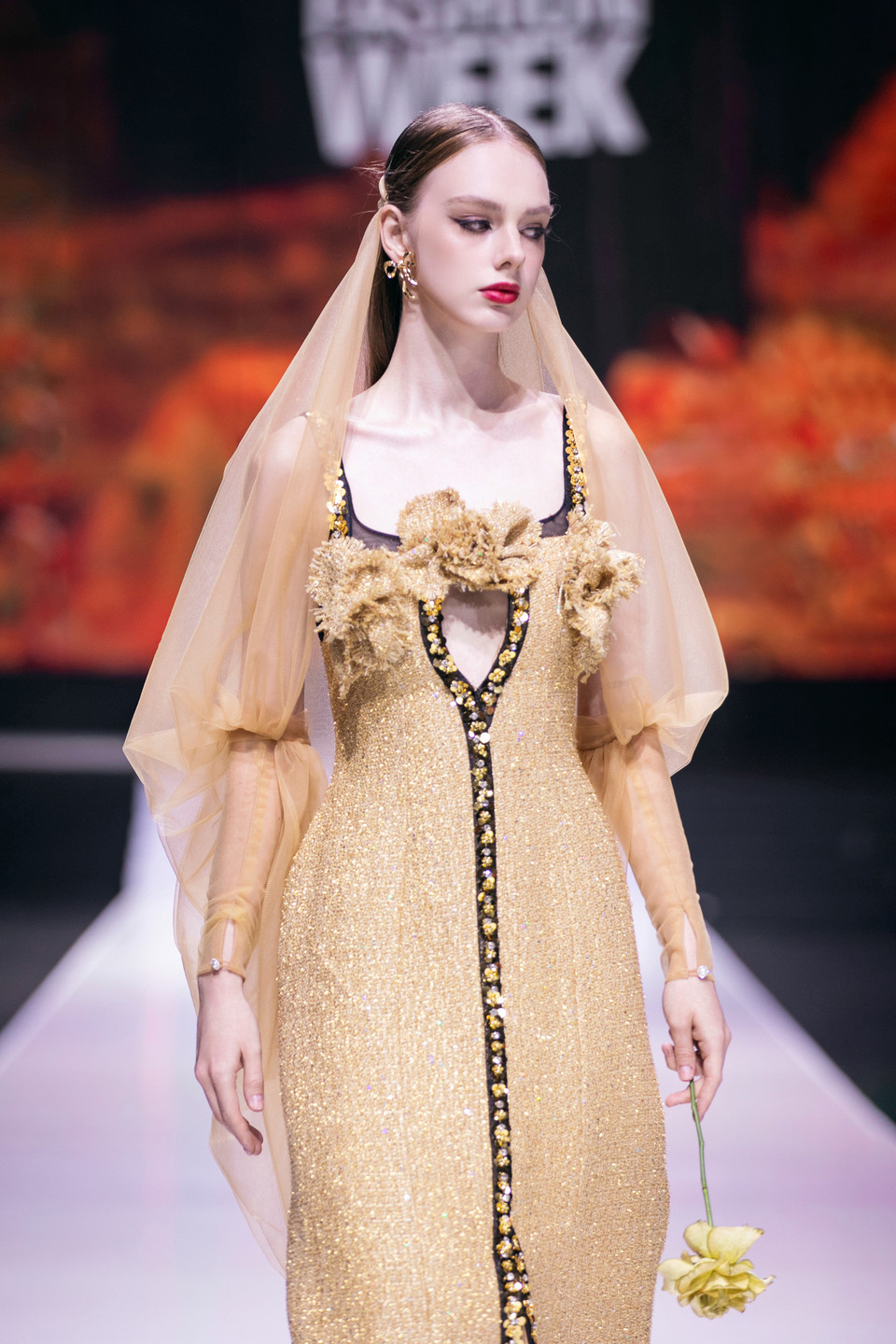 Một thiết kế trong bộ sưu tập “Rosy Fall.” (Ảnh: PV/Vietnam+)