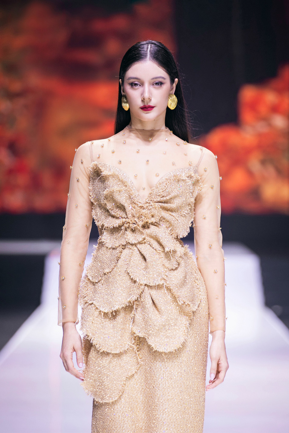 Một thiết kế trong bộ sưu tập “Rosy Fall.” (Ảnh: PV/Vietnam+)