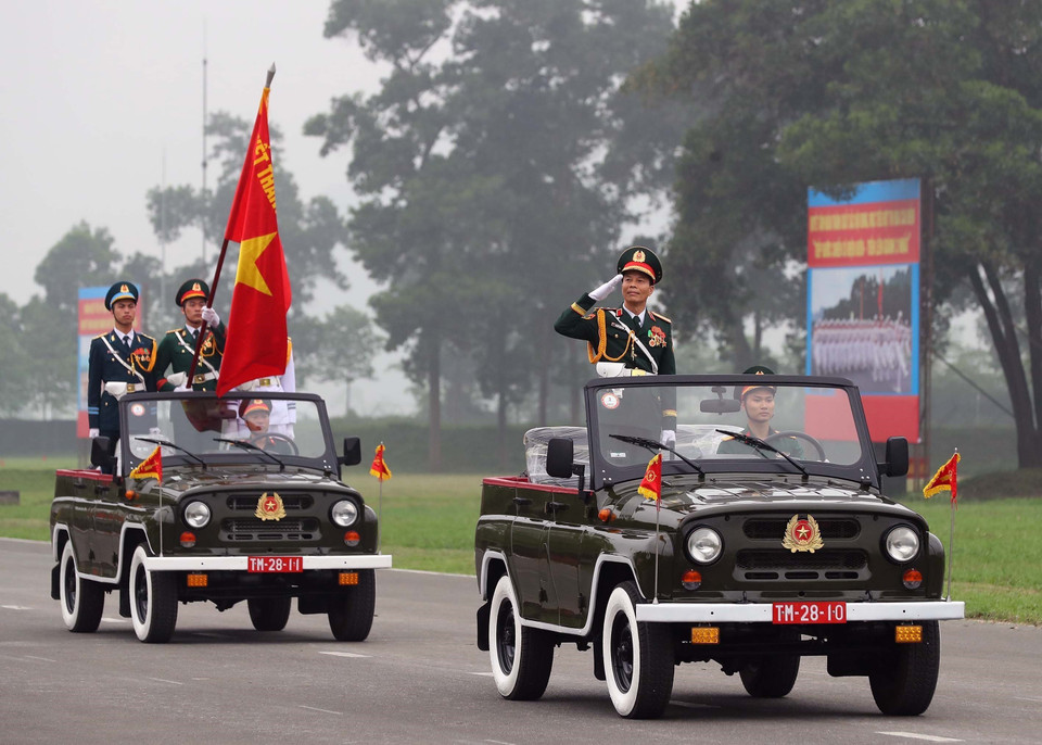 Xe chỉ huy đoàn diễu binh, diễu hành tham gia hợp luyện. (Ảnh: Trọng Đức/TTXVN)