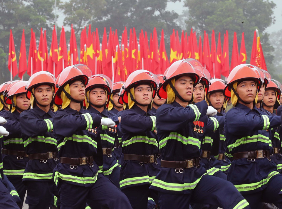 Khối Cảnh sát Phòng cháy Chữa cháy tham gia hợp luyện. (Ảnh: Trọng Đức/TTXVN)