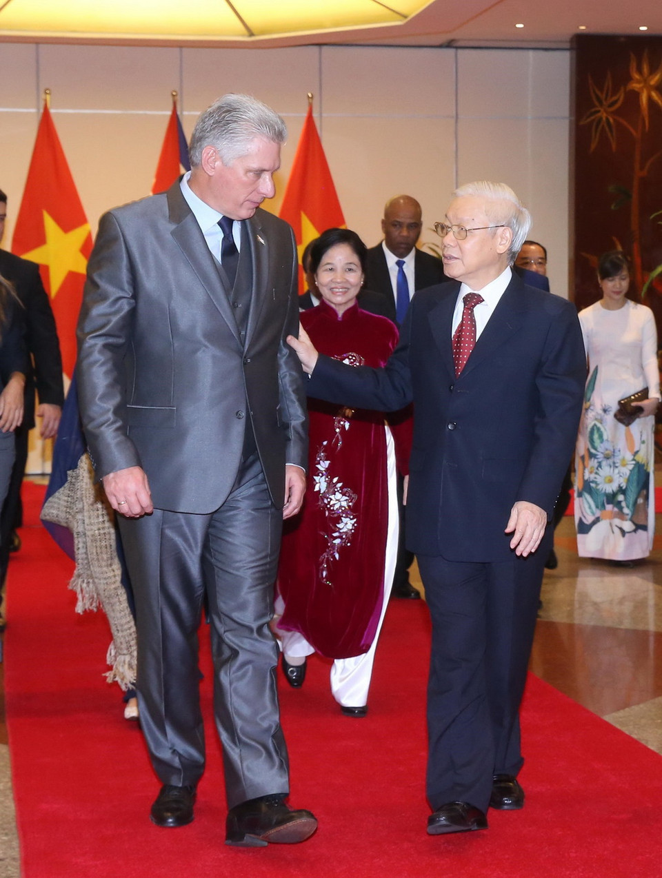 Tổng Bí thư, Chủ tịch nước Nguyễn Phú Trọng cùng Chủ tịch Hội đồng Nhà nước và Hội đồng Bộ trưởng Cuba Miguel Mario-Diáz Canel Bermúdez dự tiệc chiêu đãi. (Ảnh: Lâm Khánh/TTXVN)