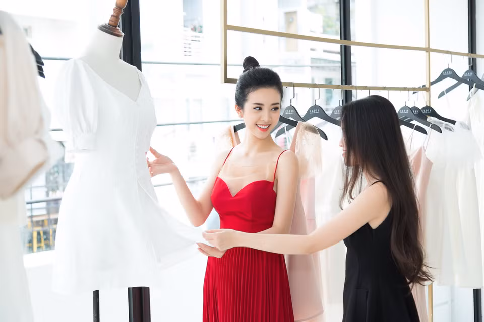 Thúy An bật mí, sau khi kết thúc kì thi trong tháng 12, đầu năm cô sẽ có chuyến về Bạc Liêu thăm cô bé Ngọc Ánh – nhân vật trong Dự án Nhân Ái của cô tại Hoa hậu Việt Nam 2018. (Ảnh: Tân Lê)