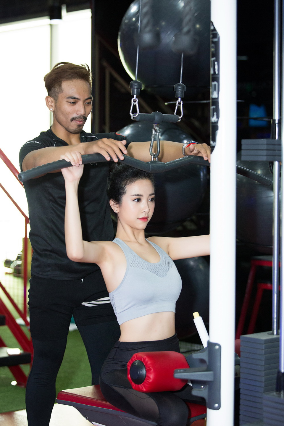 Người thay cô lên đường dự cuộc thi này chính là người đẹp Nguyễn Thúc Thùy Tiên. (Ảnh: Tân Lê)