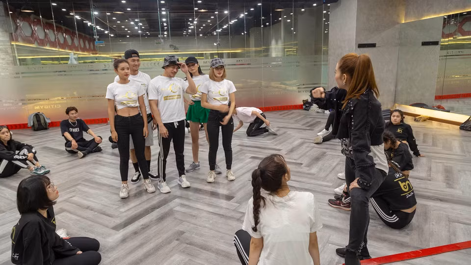 Cả nhóm đang nỗ lực để có màn xuất hiện hoành tráng và ấn tượng nhất trong đêm chung kết. (Ảnh: BTC)