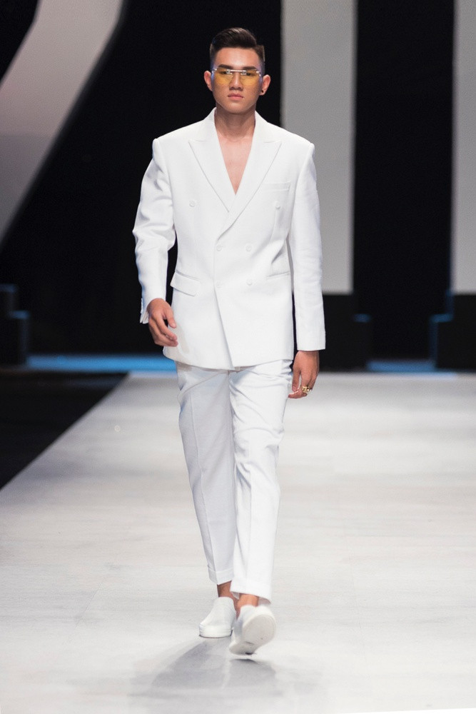 Owen vốn được biết đến là thương hiệu thời trang công sở Việt Nam với các mẫu mã đơn giản, thanh lịch nhưng không kém phần nam tính. 